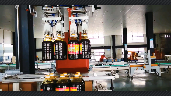 机器人装箱机运行实拍（5升桶装菜籽油）