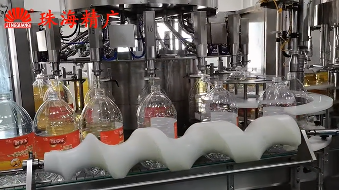 食用油自动旋转灌装机生产视频实拍