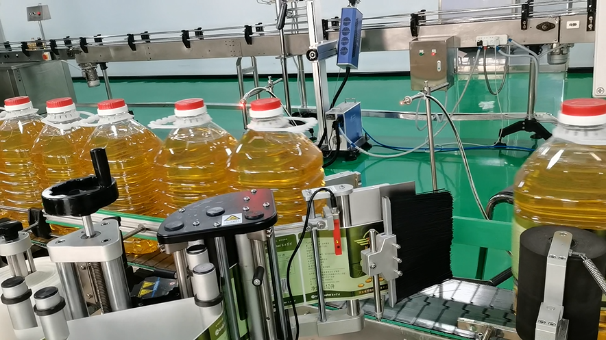 食用油瓶的几种贴标方式及应用场景